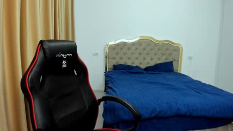 Snapshot of javicute4u chatting on 12-21-25, 10:17 Javi online show from 12-21-25, 10:17