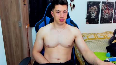 Snapshot of javiersexymann chatting on 12-03-24, 07:11 Javier online show from 12-03-24, 07:11