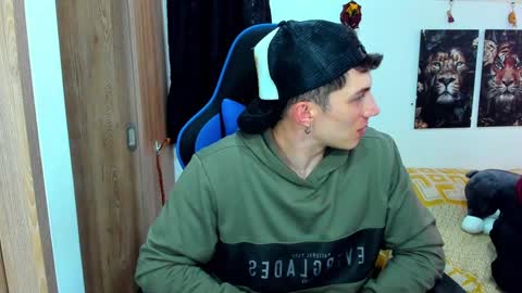 Snapshot of javiersexymann chatting on 01-13-25, 08:37 Javier online show from 01-13-25, 08:37