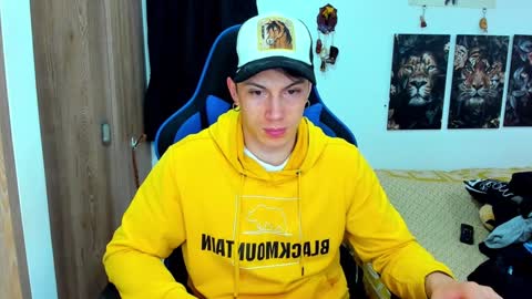 Snapshot of javiersexymann chatting on 01-14-25, 10:34 Javier online show from 01-14-25, 10:34