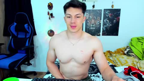 Snapshot of javiersexymann chatting on 01-28-25, 11:28 Javier online show from 01-28-25, 11:28