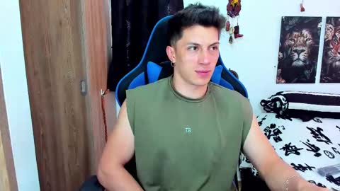 Snapshot of javiersexymann chatting on 02-11-25, 06:33 Javier online show from 02-11-25, 06:33