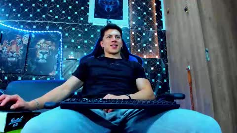 Snapshot of javiersexymann chatting on 09-11-25, 05:57 Javier online show from 09-11-25, 05:57