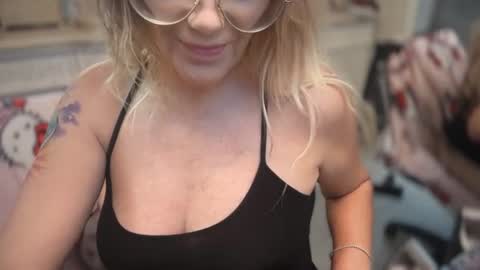 Snapshot of javlovesu chatting on 06-12-26, 03:33 JAV online show from 06-12-26, 03:33