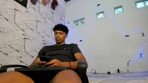 Snapshot of jay_aalvarez chatting on 02-11-26, 11:37 Jay online show from 02-11-26, 11:37