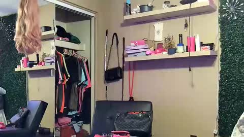 jay_banks0420 online show from 12-15-25, 08:02