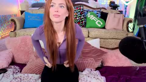 Snapshot of jaybeitsme chatting on 05-14-26, 08:26 JennyBlighe online show from 05-14-26, 08:26