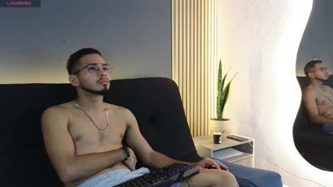 Snapshot of jaybrown_1 chatting on 10-07-25, 04:53 Jay online show from 10-07-25, 04:53