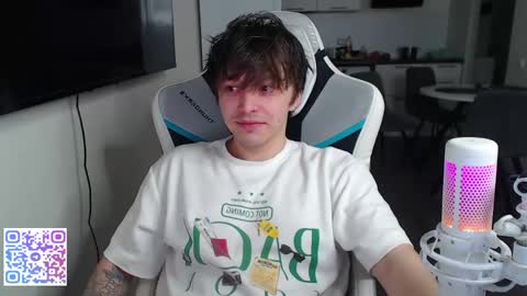 Snapshot of jayce_icestone chatting on 06-09-26, 02:01 Jayce online show from 06-09-26, 02:01