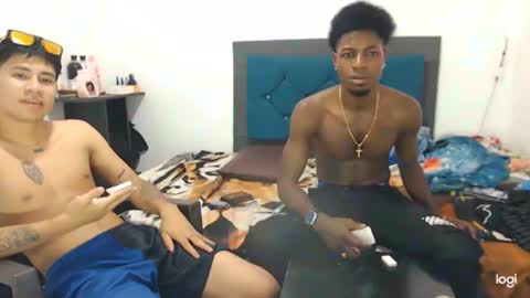 Snapshot of jaycolinss chatting on 03-09-25, 03:01 jaycollins online show from 03-09-25, 03:01