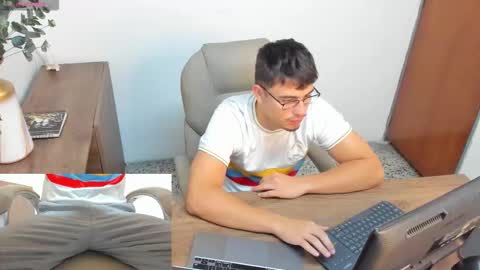 Snapshot of jaygrip chatting on 01-15-26, 12:21 Jay online show from 01-15-26, 12:21