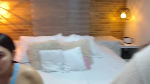 Jazmin and Scarlett online show from 11-20-25, 09:42