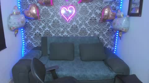 Snapshot of jdstudio chatting on 06-03-26, 03:53 . Julianita y Valery . online show from 06-03-26, 03:53