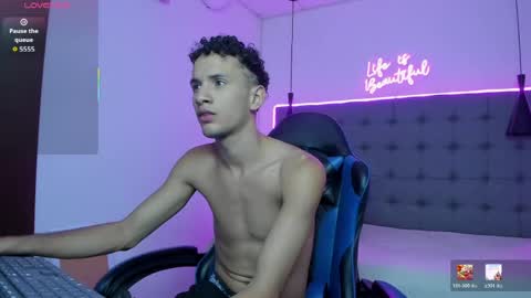 jdwhite18 online show from 04-12-26, 11:32