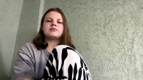 Snapshot of jeannejenkins chatting on 05-18-26, 04:35 Alice online show from 05-18-26, 04:35