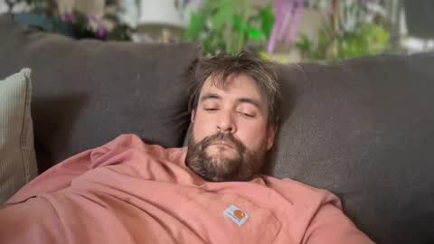 Snapshot of jellyfishfun chatting on 03-12-25, 08:31 Guy Jones online show from 03-12-25, 08:31