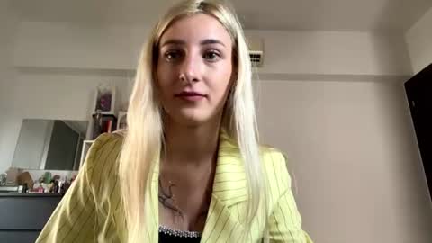Snapshot of jenetrigg chatting on 07-13-26, 03:26 Joani online show from 07-13-26, 03:26