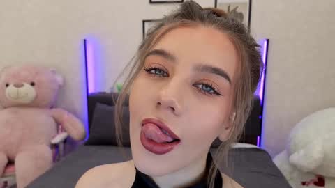 Dolly online show from 10-15-25, 01:22