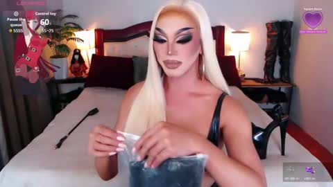 Snapshot of jenifers_body chatting on 06-18-26, 10:47 Queen Jenifer online show from 06-18-26, 10:47