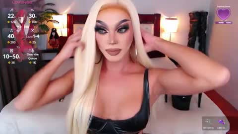 Snapshot of jenifers_body chatting on 06-23-26, 02:20 Queen Jenifer online show from 06-23-26, 02:20