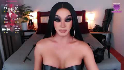 Snapshot of jenifers_body chatting on 07-08-26, 01:43 Queen Jenifer online show from 07-08-26, 01:43
