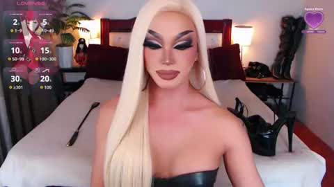 Snapshot of jenifers_body chatting on 07-12-26, 04:03 Queen Jenifer online show from 07-12-26, 04:03