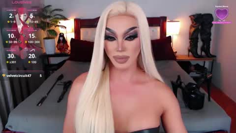 Snapshot of jenifers_body chatting on 07-23-26, 04:21 Queen Jenifer online show from 07-23-26, 04:21