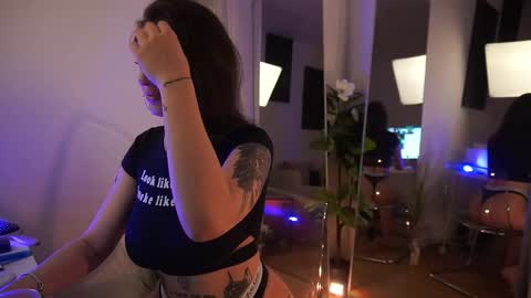 Snapshot of jeniffer_foxx chatting on 10-09-25, 04:32 jeniffer_foxx online show from 10-09-25, 04:32