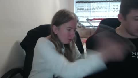 JenisAndPeter online show from 10-05-25, 07:17