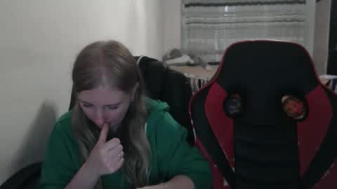 JenisAndPeter online show from 10-20-25, 06:08