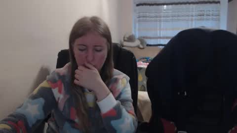 JenisAndPeter online show from 12-18-25, 06:19