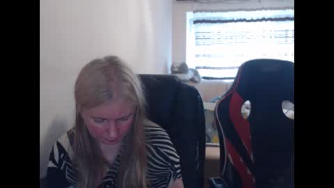 JenisAndPeter online show from 05-11-26, 04:04