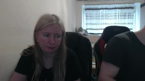 JenisAndPeter online show from 05-18-26, 04:18