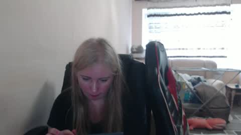 JenisAndPeter online show from 05-18-26, 04:24