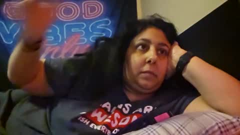 Snapshot of jennabrady chatting on 02-06-25, 02:33 Dragon Queen. Be my Dragon -- and online show from 02-06-25, 02:33