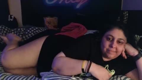 Snapshot of jennabrady chatting on 10-18-25, 02:03 Dragon Queen. Be my Dragon -- and online show from 10-18-25, 02:03