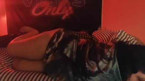 Snapshot of jennabrady chatting on 06-18-26, 10:47 Dragon Queen. Be my Dragon -- and online show from 06-18-26, 10:47