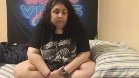 Snapshot of jennabrady chatting on 06-26-26, 03:00 Dragon Queen. Be my Dragon -- and online show from 06-26-26, 03:00