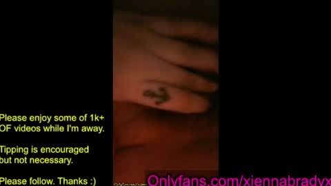 Snapshot of jennabrady chatting on 07-09-26, 07:01 Dragon Queen. Be my Dragon -- and online show from 07-09-26, 07:01