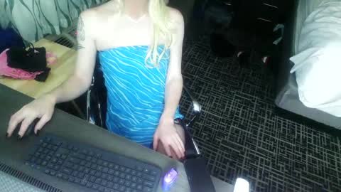 Snapshot of jennacd4life chatting on 12-20-24, 03:47 Jenna Cross online show from 12-20-24, 03:47