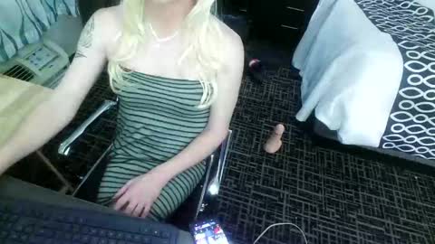 Snapshot of jennacd4life chatting on 12-21-24, 12:20 Jenna Cross online show from 12-21-24, 12:20