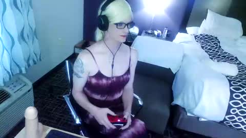 Snapshot of jennacd4life chatting on 12-25-24, 10:05 Jenna Cross online show from 12-25-24, 10:05