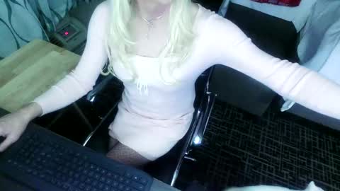 Snapshot of jennacd4life chatting on 12-28-24, 03:26 Jenna Cross online show from 12-28-24, 03:26