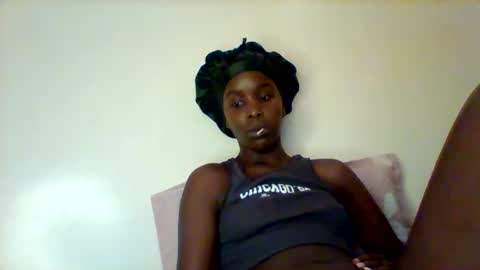 Snapshot of jenncuty9 chatting on 06-07-26, 06:06 jenncuty9 online show from 06-07-26, 06:06