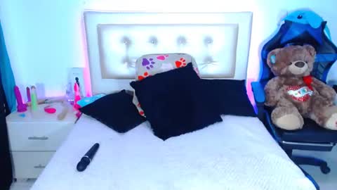 Snapshot of jenng18 chatting on 12-22-24, 11:31 jenn online show from 12-22-24, 11:31