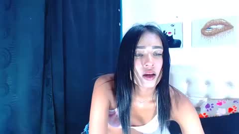 Snapshot of jenng18 chatting on 12-25-24, 04:44 jenn online show from 12-25-24, 04:44