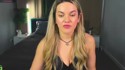 Jennifer Perezz online show from 04-27-26, 09:07