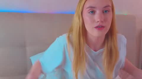 Snapshot of jennifercamprell chatting on 04-22-26, 07:15 jennifercamprell online show from 04-22-26, 07:15