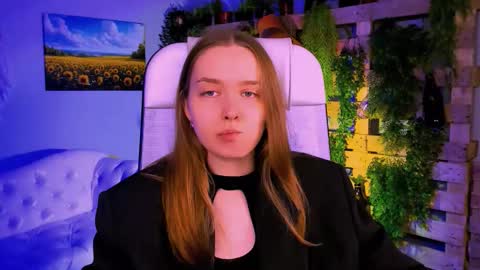 Jennifer online show from 10-28-25, 08:40