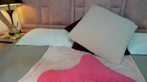 Snapshot of jenniferhillss chatting on 10-07-25, 06:21 U can call me Angel online show from 10-07-25, 06:21